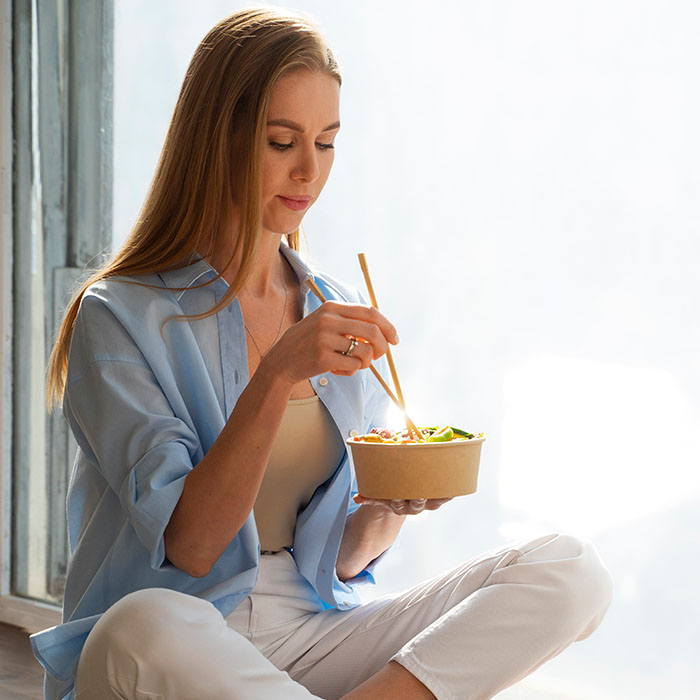 Mindful Eating: Πώς να φας λιγότερο και να απολαύσεις περισσότερο